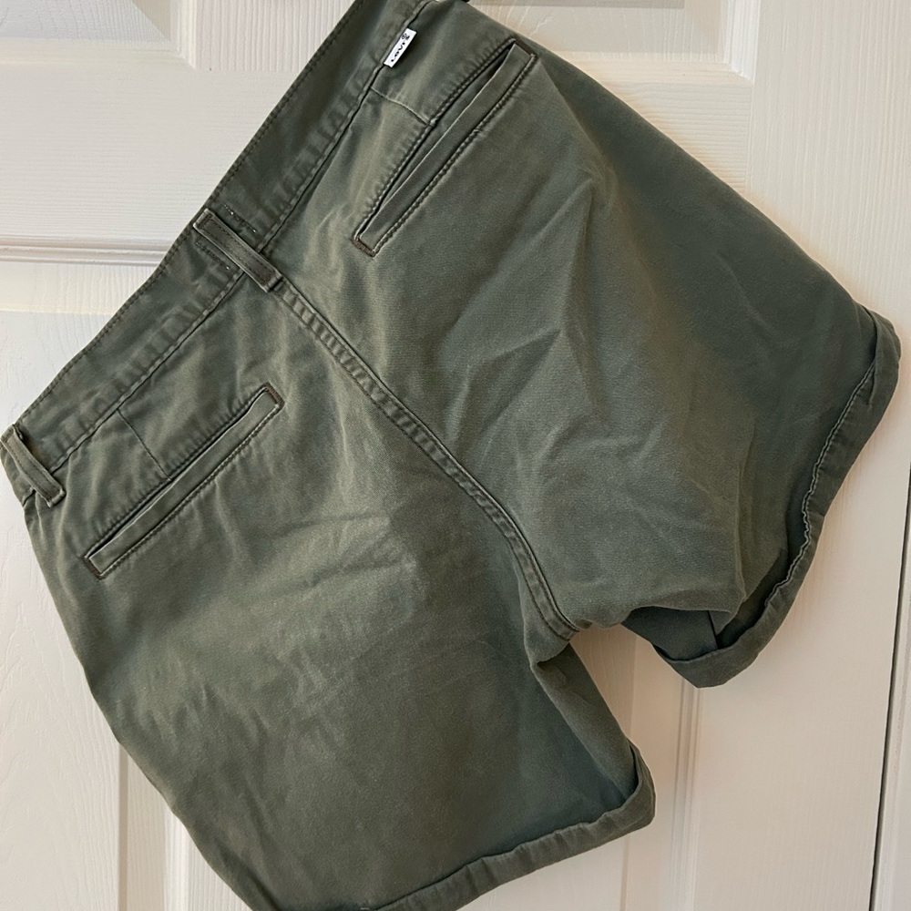 Levi’s green shorts 98% cotton 2% elastane